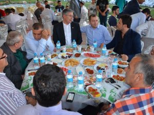 AK Parti il teşkilatı iftar yemeğinde buluştu