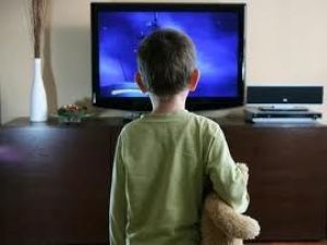 Üzerine televizyon düşen çocuk öldü