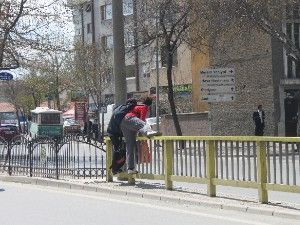 Barbaros öğrencilerine karşıya geçiş yok