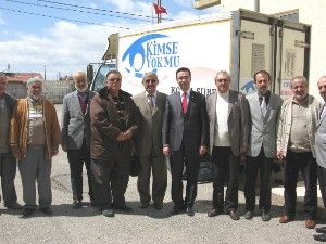 Kimse Yok Mudan öğrencilere yardım