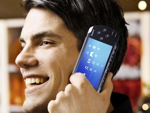 Telefonda gülümseyerek konuşmak işe yarıyor