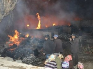 Yangında iki kız kardeş feci şekilde can verdi