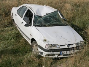 Kulu’da Otomobil Şarampole Devrildi: 2 Yaralı