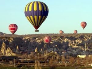 Kapadokya'da balon sezonu açıldı