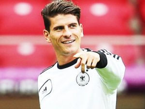 Beşiktaş Mario Gomez'i borsaya bildirdi