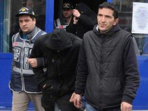 Hırsızlık zanlısı iki koldan baskın yedi