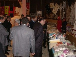 Sarayönü'nde öğrenciler yararına kermes