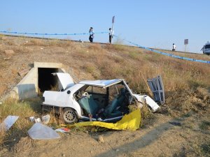 Otomobil Uçuruma Yuvarlandı: 1 Ölü, 4 Yaralı