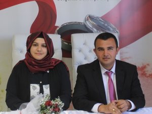 Gazeteci Mustafa Özçelik evlendi