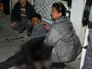 Mübaşiri bacağından bıçakladılar