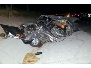 İki Otomobil Çarpıştı: 1 Ölü, 1 Yaralı