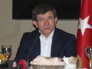 Davutoğlu, basınla bir araya geldi