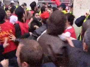 Taksim'de arama noktasında gerginlik