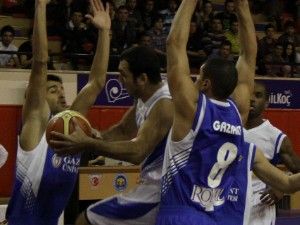 Selçuk ilk ayağı tek galibiyetle kapattı: 101-90