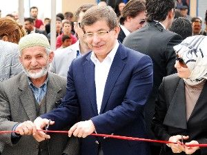 Bakan Davutoğlu ek derslik açtı