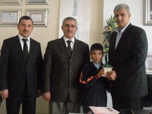 9 yaşındaki Ömerden büyük fedakarlık
