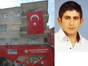 Şehit evinde gözyaşı