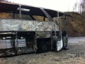 PKK'lı teröristler minibüs taradı: 1 ölü