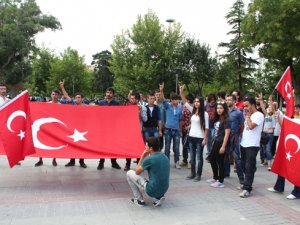 Teröre lanet için sloganlarla yürüdüler