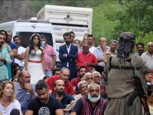 PKK Tunceli'de düğün konvoyunun yolunu kesti