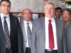 AKPli adaylar seçim çalışmalarını sürdürüyor