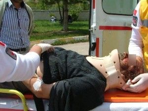 Tarlaya uçan motosiklet sürücüsü ağır yaralandı