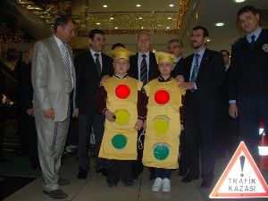 Trafik eğitimlerini uygulamalı pekiştiriyorlar