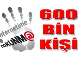 600 bin kişi internet için sokakta