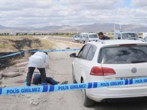 Yol kenarında tabanca ile yaşamına son verdi