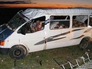 Tarım işçilerini taşıyan minibüs takla attı: 12 yaralı