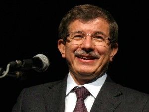 Davutoğlu üniversitelilerle biraraya geldi