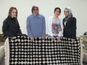 Öğrenciler el dokumalarını inceledi