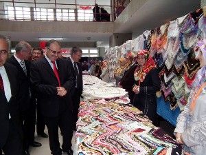 Akşehir'de, öğrenciler yararına kermes