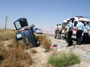 Kamyonet yoldan çıktı: 1'i ağır, 5 yaralı