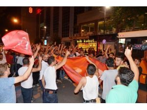 Ülkücü Grup, Hdp Binasına Türk Bayrağı Astı