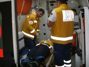 Konya'da ambulans tarlaya uçtu : 3 yaralı