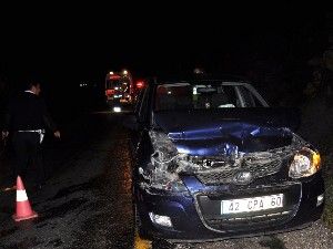 Otomobil çekiciye çarptı: 5 yaralı