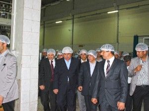 Bakan Davutoğlu, KOMGIDAyı ziyaret etti