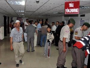 Düğüne giden minibüs devrildi: 18 yaralı