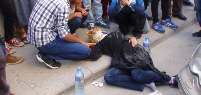 Otomobil Kaldırımdaki Yayalara Çarptı: 4 Yaralı