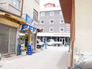 Caminin yanında alkol satış yeri