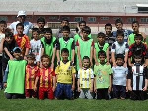 Çocuklarda futbol aşkı bitmiyor