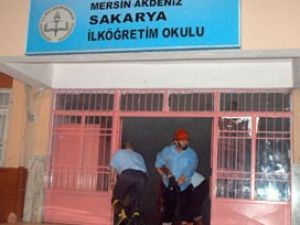 Bölücü yandaşları Mersin'de okul yaktı