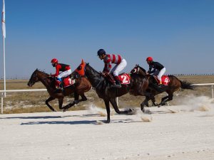 Konya’da Mahalli At Yarışları Yapıldı