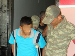 İzne gelen asker polise molotof atarken yaralandı