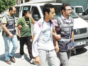 12 İranlı yakalandı