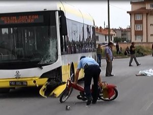 Belediye Otobüsü Motosiklete Çarptı: 2 Ölü