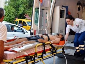 Denize giren genç boğulma tehlikesi geçirdi