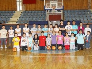 Yaz okullarında basketbola yoğun ilgi