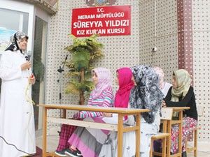Kur'an kursları dualarla başladı
